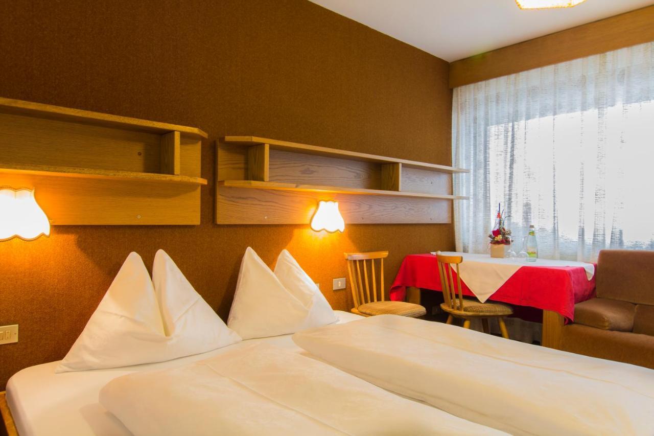 Garni Aquila Hotel กอร์วารา อิน บาเดีย ภายนอก รูปภาพ